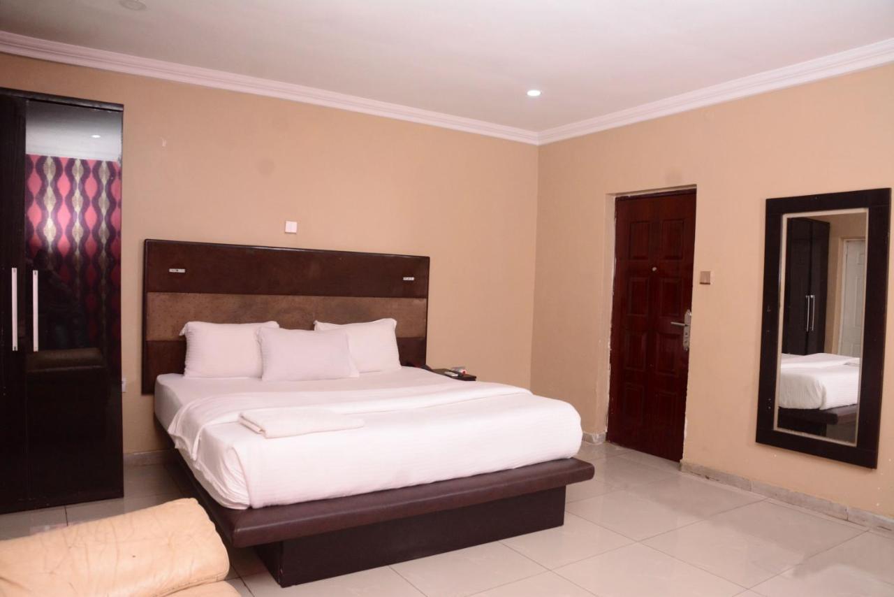 Connecting Lagos Suites Exteriér fotografie